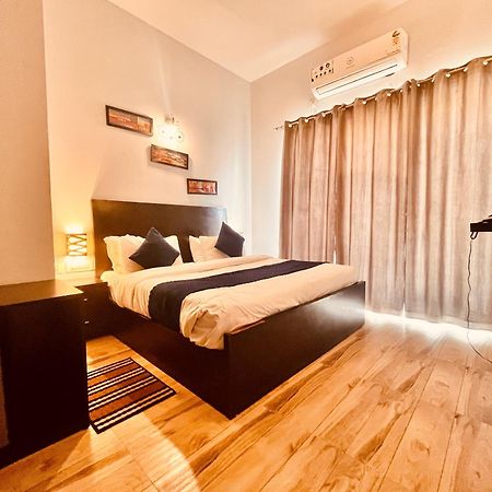 Pearl Grand Boutique Cottage In Omaxe Anandam Vrindavan - #Premium Ac Rooms With Balcony #Big Parking #Lift #Garden #Peaceful Area #Near Prem Mandir #Property Of The Year #Most Awarded Kültér fotó