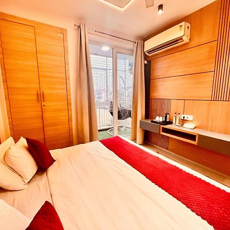 Pearl Grand Boutique Cottage In Omaxe Anandam Vrindavan - #Premium Ac Rooms With Balcony #Big Parking #Lift #Garden #Peaceful Area #Near Prem Mandir #Property Of The Year #Most Awarded Kültér fotó