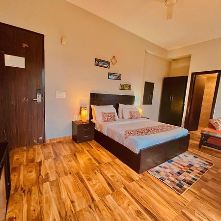 Pearl Grand Boutique Cottage In Omaxe Anandam Vrindavan - #Premium Ac Rooms With Balcony #Big Parking #Lift #Garden #Peaceful Area #Near Prem Mandir #Property Of The Year #Most Awarded Kültér fotó