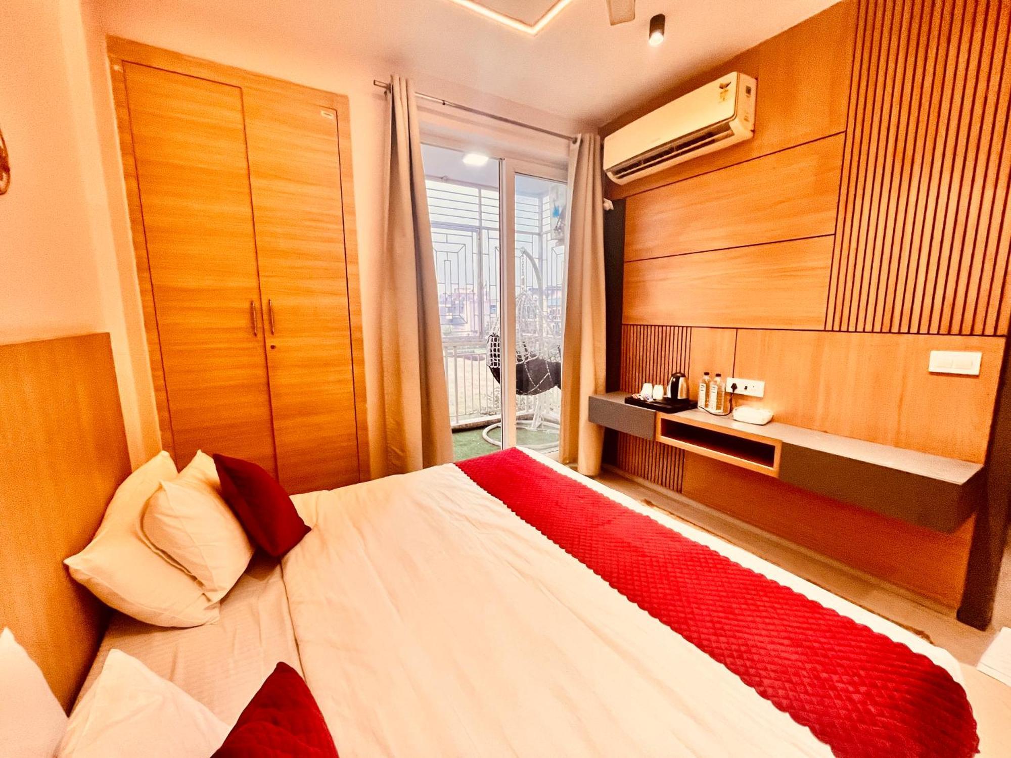 Pearl Grand Boutique Cottage In Omaxe Anandam Vrindavan - #Premium Ac Rooms With Balcony #Big Parking #Lift #Garden #Peaceful Area #Near Prem Mandir #Property Of The Year #Most Awarded Kültér fotó