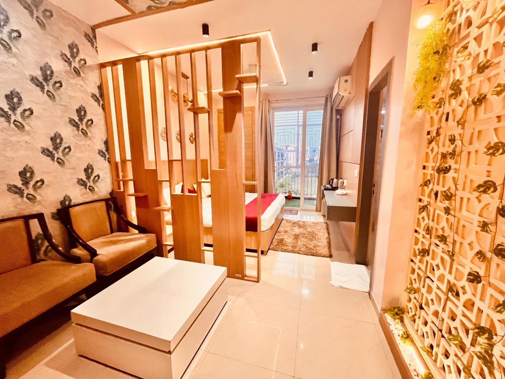 Pearl Grand Boutique Cottage In Omaxe Anandam Vrindavan - #Premium Ac Rooms With Balcony #Big Parking #Lift #Garden #Peaceful Area #Near Prem Mandir #Property Of The Year #Most Awarded Kültér fotó