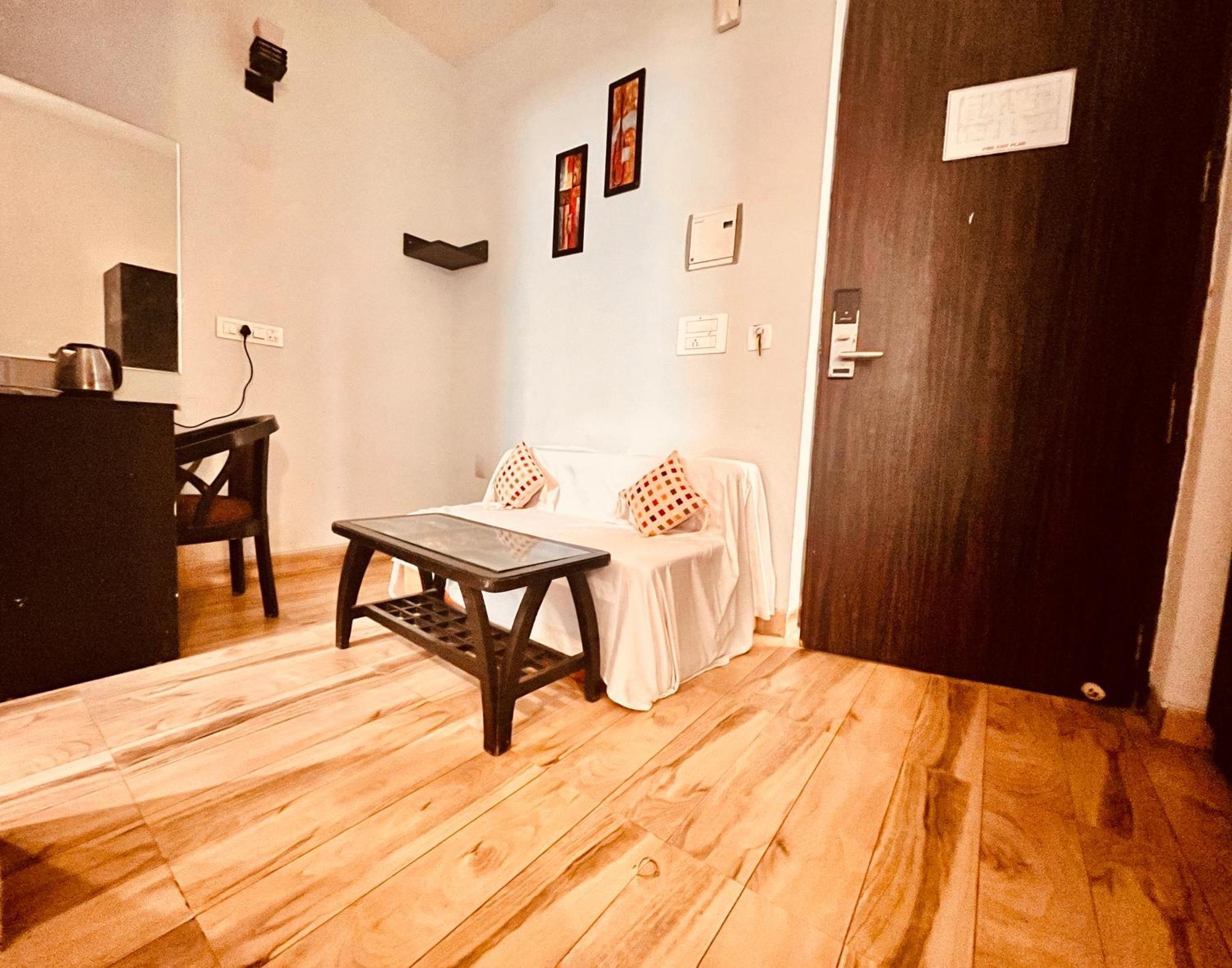 Pearl Grand Boutique Cottage In Omaxe Anandam Vrindavan - #Premium Ac Rooms With Balcony #Big Parking #Lift #Garden #Peaceful Area #Near Prem Mandir #Property Of The Year #Most Awarded Kültér fotó