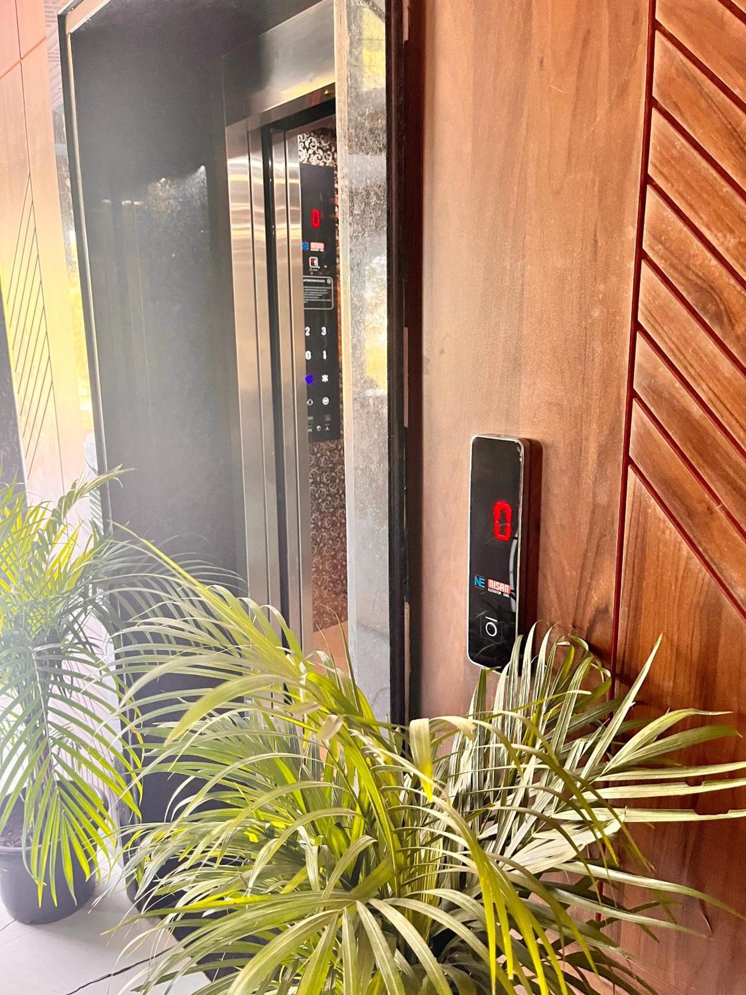 Pearl Grand Boutique Cottage In Omaxe Anandam Vrindavan - #Premium Ac Rooms With Balcony #Big Parking #Lift #Garden #Peaceful Area #Near Prem Mandir #Property Of The Year #Most Awarded Kültér fotó