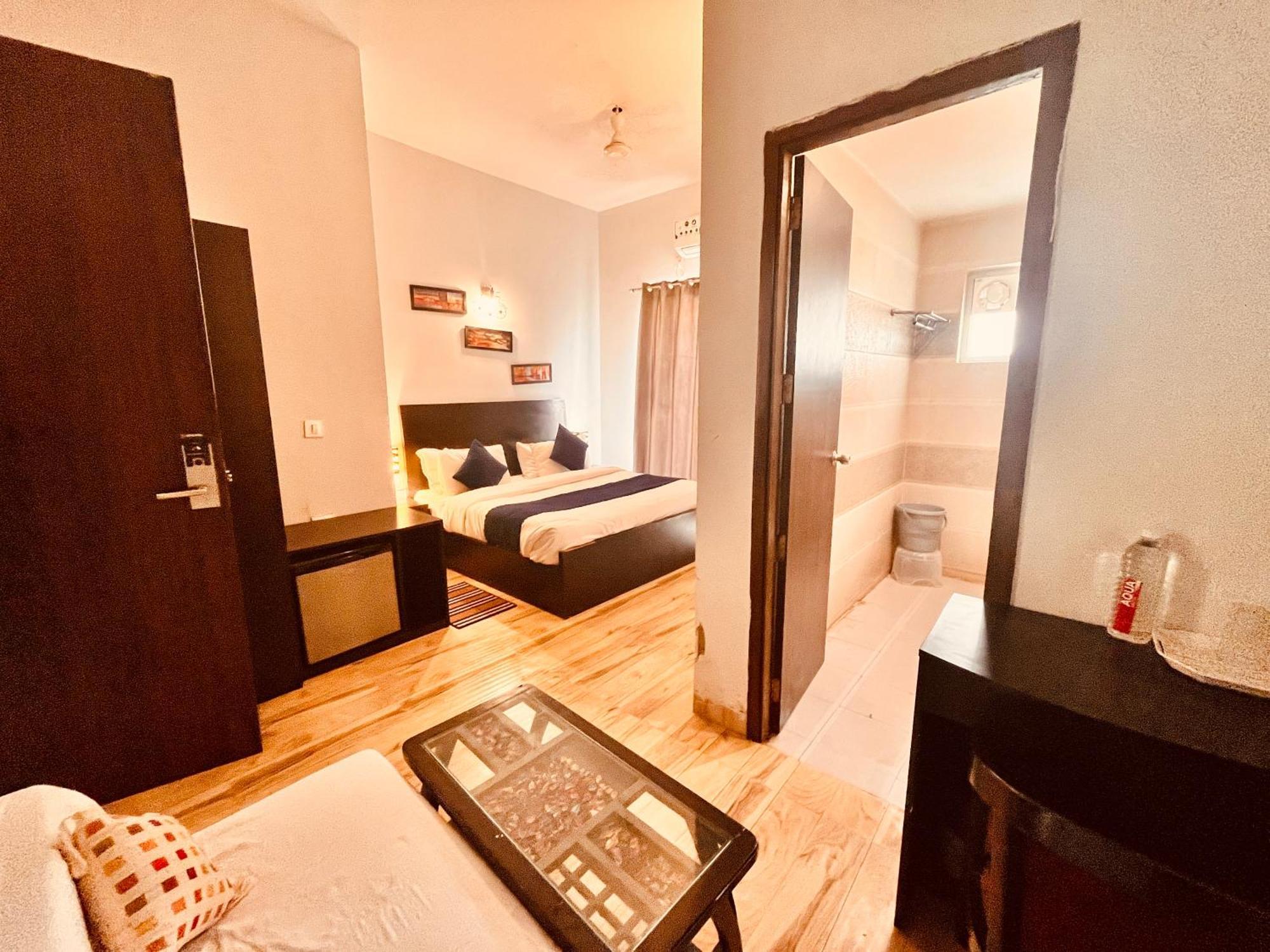 Pearl Grand Boutique Cottage In Omaxe Anandam Vrindavan - #Premium Ac Rooms With Balcony #Big Parking #Lift #Garden #Peaceful Area #Near Prem Mandir #Property Of The Year #Most Awarded Kültér fotó