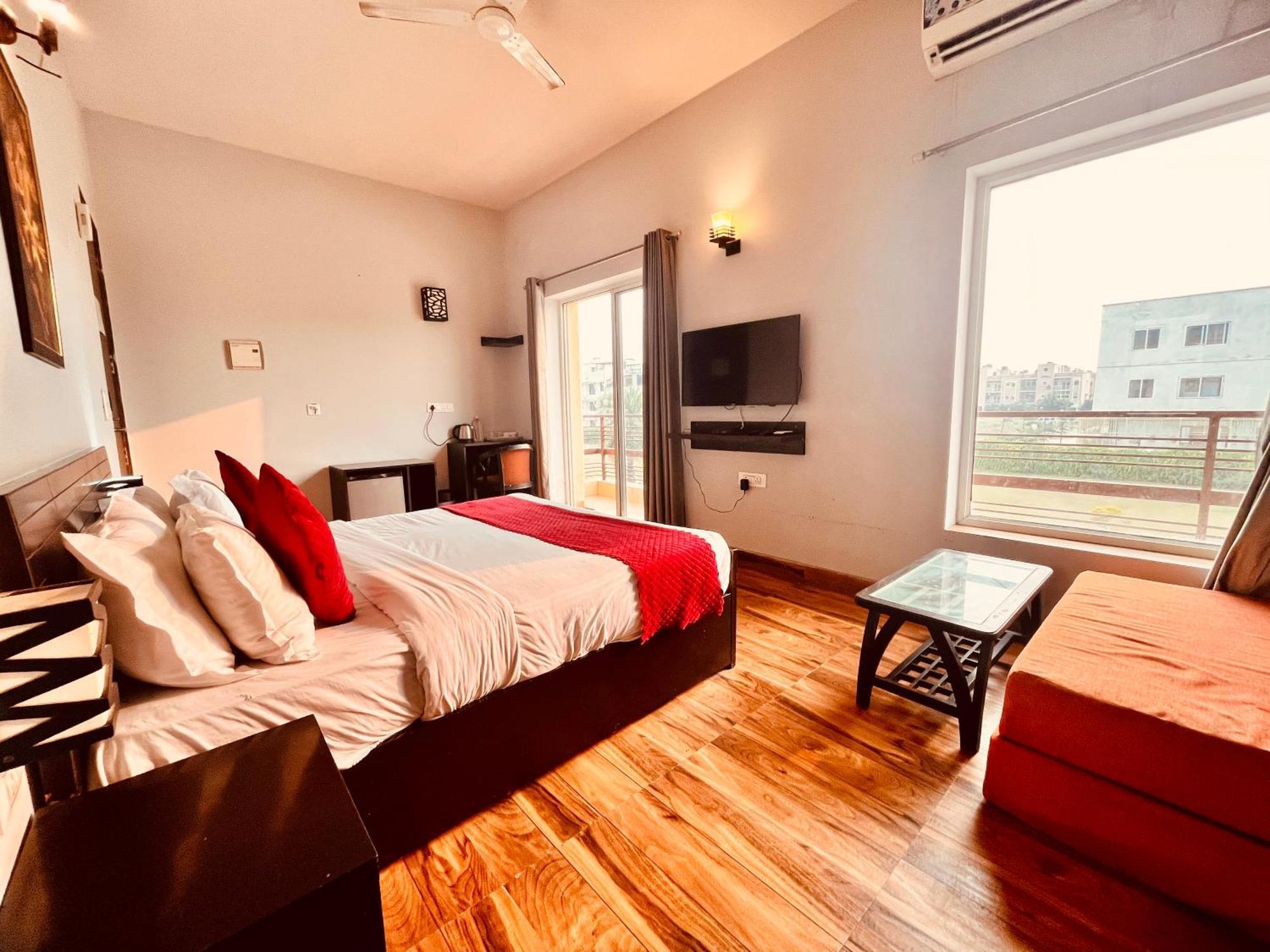 Pearl Grand Boutique Cottage In Omaxe Anandam Vrindavan - #Premium Ac Rooms With Balcony #Big Parking #Lift #Garden #Peaceful Area #Near Prem Mandir #Property Of The Year #Most Awarded Kültér fotó