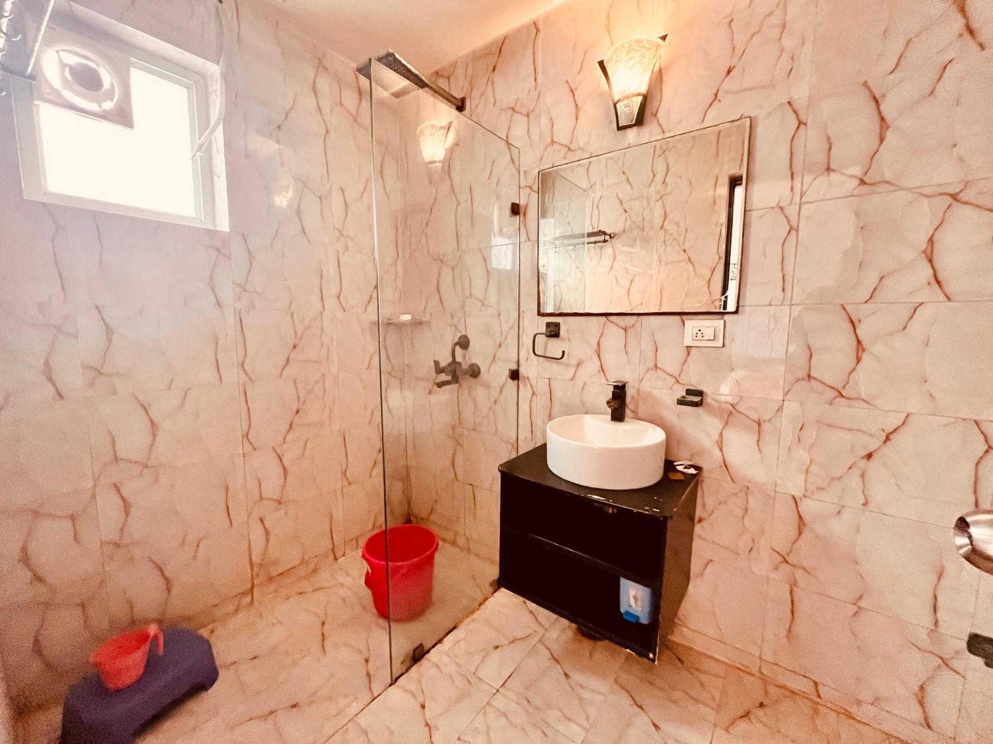 Pearl Grand Boutique Cottage In Omaxe Anandam Vrindavan - #Premium Ac Rooms With Balcony #Big Parking #Lift #Garden #Peaceful Area #Near Prem Mandir #Property Of The Year #Most Awarded Kültér fotó