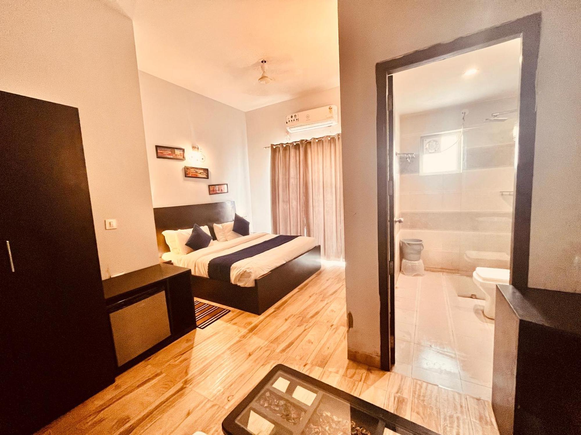 Pearl Grand Boutique Cottage In Omaxe Anandam Vrindavan - #Premium Ac Rooms With Balcony #Big Parking #Lift #Garden #Peaceful Area #Near Prem Mandir #Property Of The Year #Most Awarded Kültér fotó