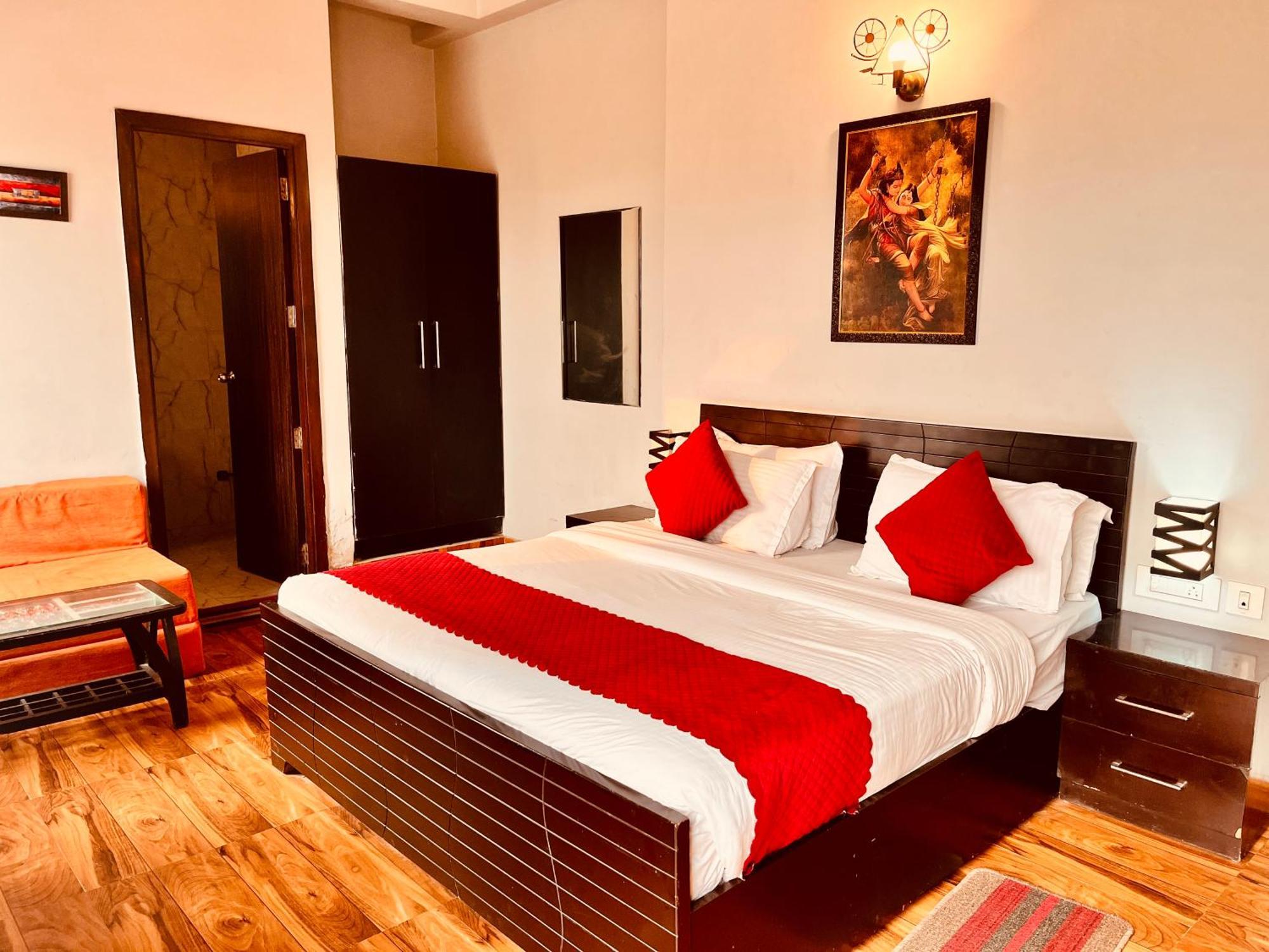 Pearl Grand Boutique Cottage In Omaxe Anandam Vrindavan - #Premium Ac Rooms With Balcony #Big Parking #Lift #Garden #Peaceful Area #Near Prem Mandir #Property Of The Year #Most Awarded Kültér fotó