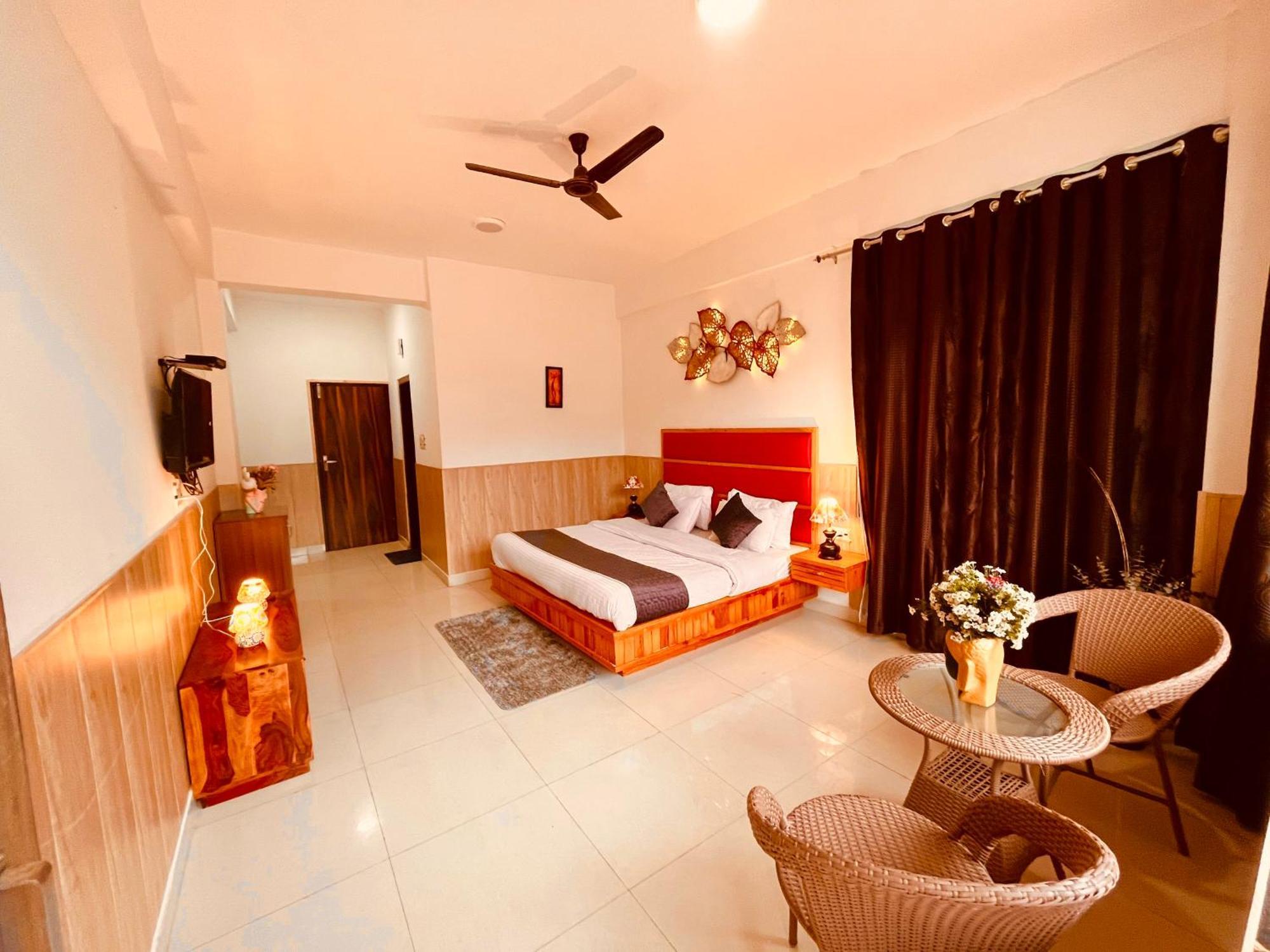 Pearl Grand Boutique Cottage In Omaxe Anandam Vrindavan - #Premium Ac Rooms With Balcony #Big Parking #Lift #Garden #Peaceful Area #Near Prem Mandir #Property Of The Year #Most Awarded Kültér fotó