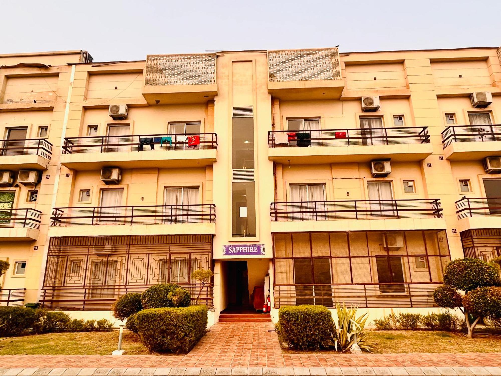 Pearl Grand Boutique Cottage In Omaxe Anandam Vrindavan - #Premium Ac Rooms With Balcony #Big Parking #Lift #Garden #Peaceful Area #Near Prem Mandir #Property Of The Year #Most Awarded Kültér fotó
