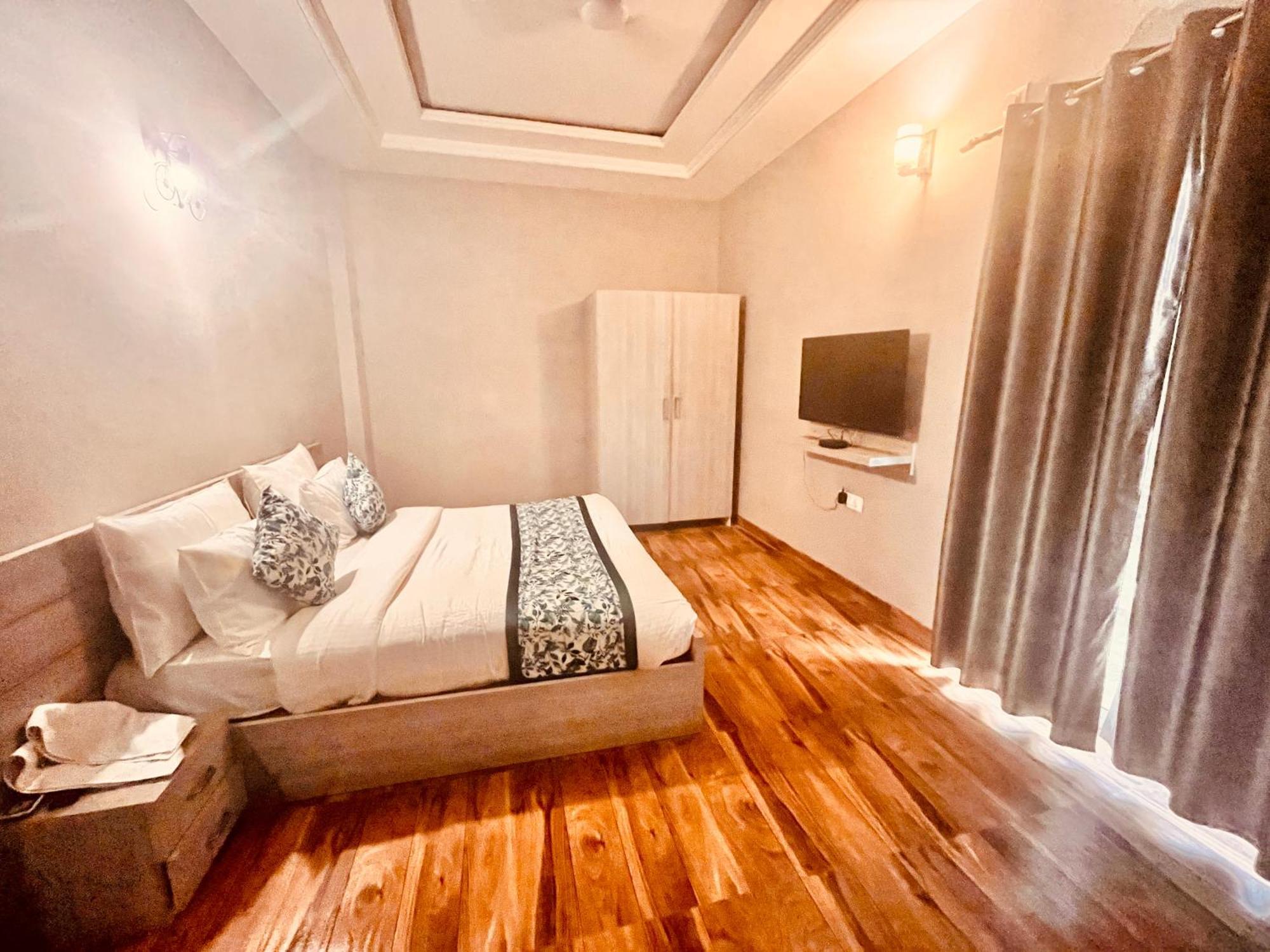 Pearl Grand Boutique Cottage In Omaxe Anandam Vrindavan - #Premium Ac Rooms With Balcony #Big Parking #Lift #Garden #Peaceful Area #Near Prem Mandir #Property Of The Year #Most Awarded Kültér fotó