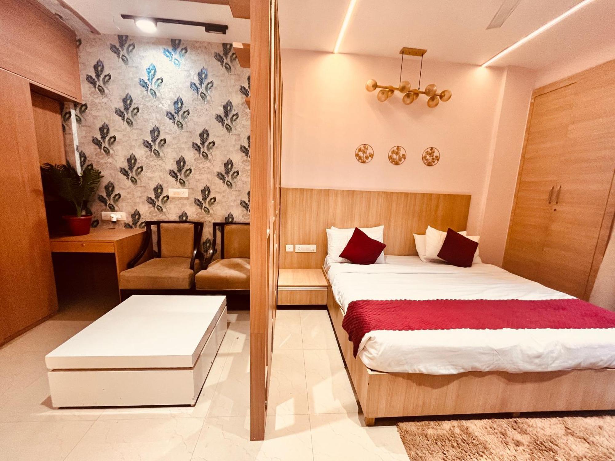 Pearl Grand Boutique Cottage In Omaxe Anandam Vrindavan - #Premium Ac Rooms With Balcony #Big Parking #Lift #Garden #Peaceful Area #Near Prem Mandir #Property Of The Year #Most Awarded Kültér fotó