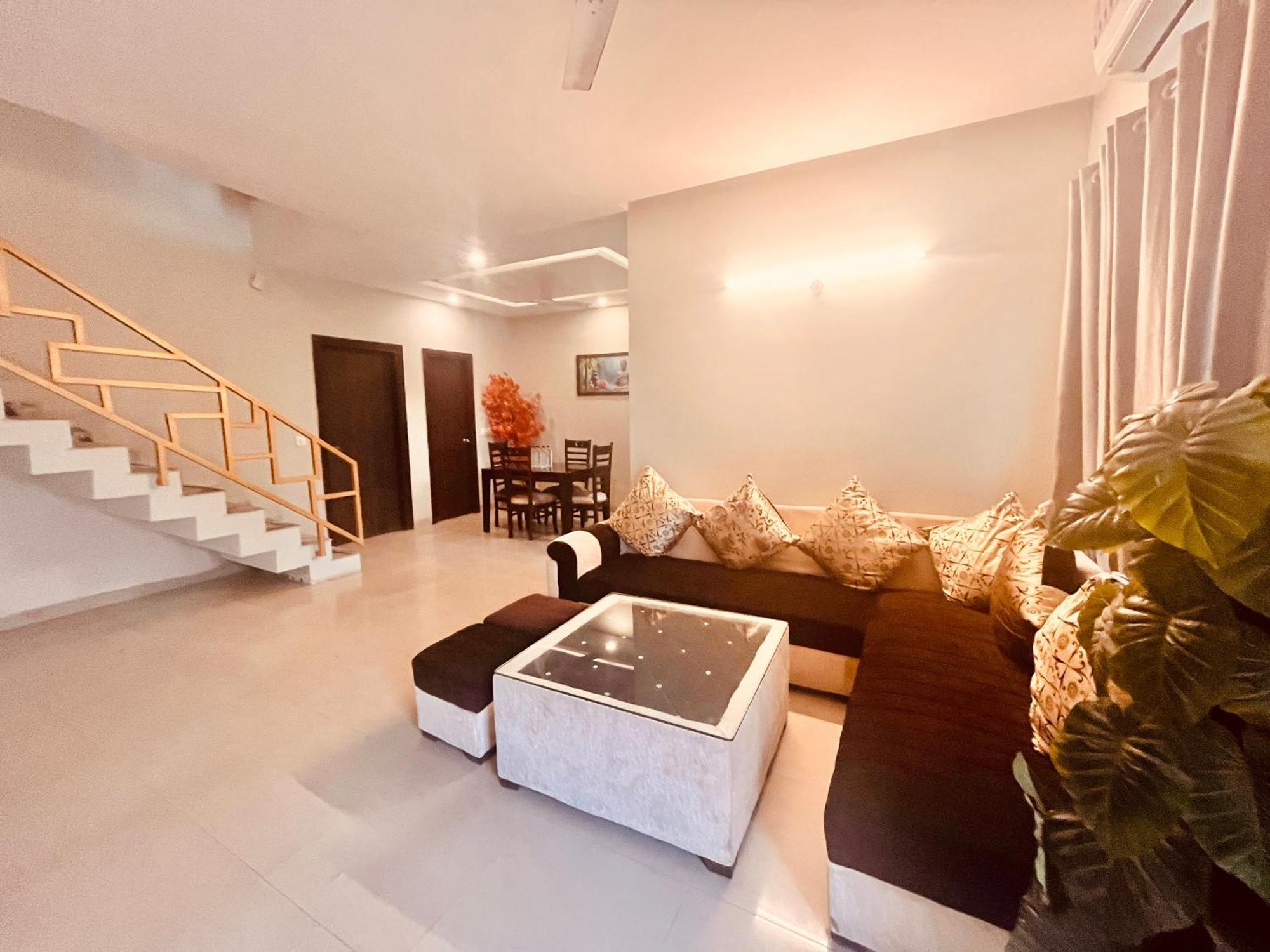 Pearl Grand Boutique Cottage In Omaxe Anandam Vrindavan - #Premium Ac Rooms With Balcony #Big Parking #Lift #Garden #Peaceful Area #Near Prem Mandir #Property Of The Year #Most Awarded Kültér fotó