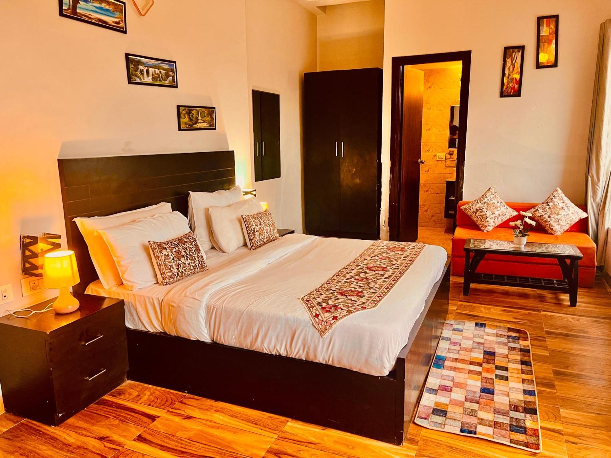 Pearl Grand Boutique Cottage In Omaxe Anandam Vrindavan - #Premium Ac Rooms With Balcony #Big Parking #Lift #Garden #Peaceful Area #Near Prem Mandir #Property Of The Year #Most Awarded Kültér fotó