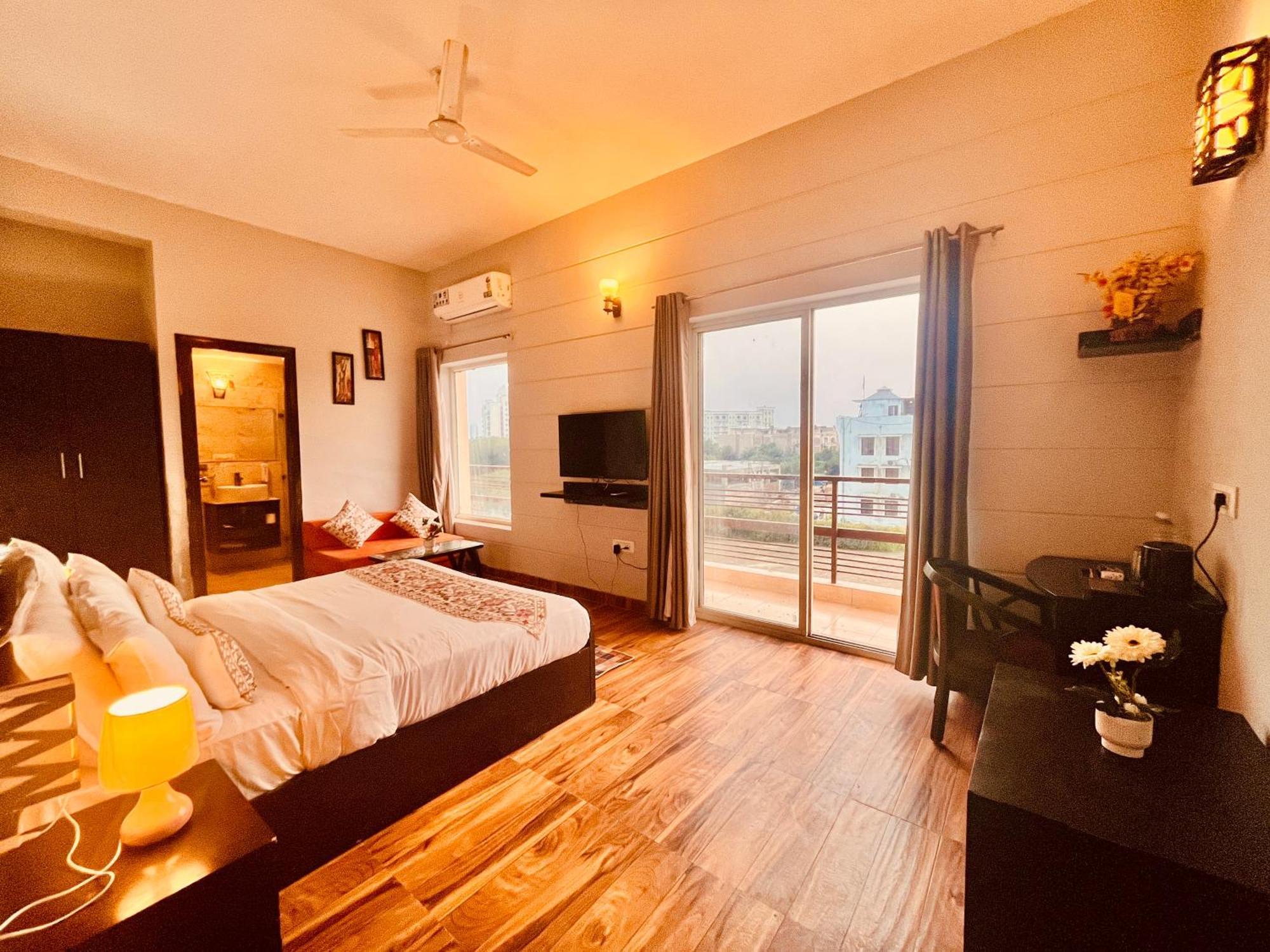 Pearl Grand Boutique Cottage In Omaxe Anandam Vrindavan - #Premium Ac Rooms With Balcony #Big Parking #Lift #Garden #Peaceful Area #Near Prem Mandir #Property Of The Year #Most Awarded Kültér fotó