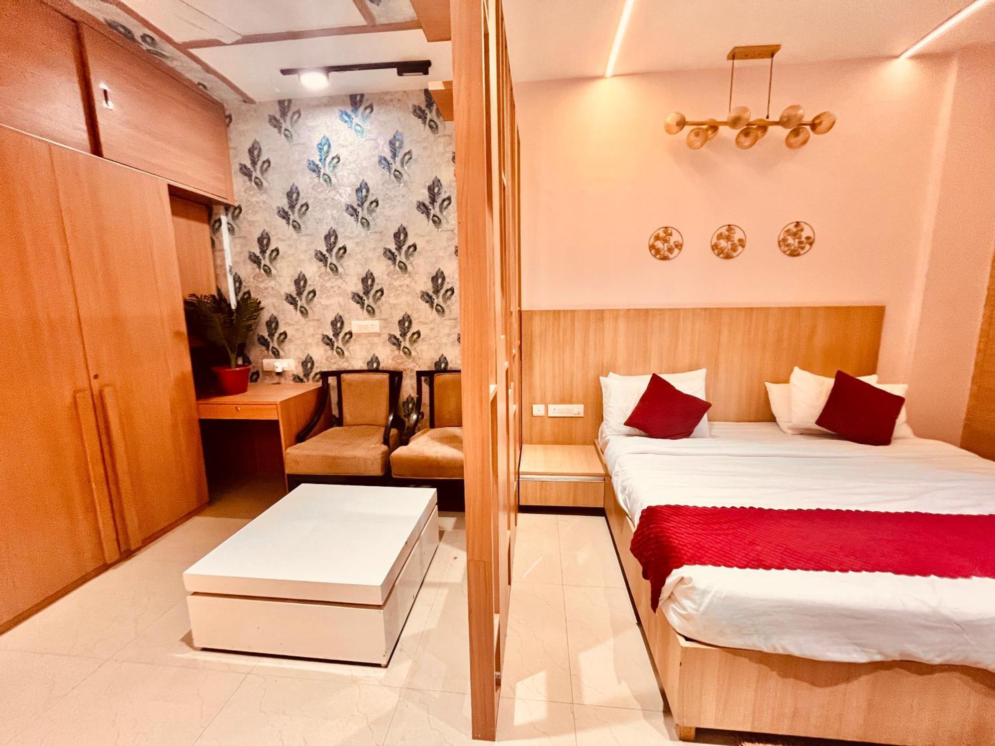 Pearl Grand Boutique Cottage In Omaxe Anandam Vrindavan - #Premium Ac Rooms With Balcony #Big Parking #Lift #Garden #Peaceful Area #Near Prem Mandir #Property Of The Year #Most Awarded Kültér fotó