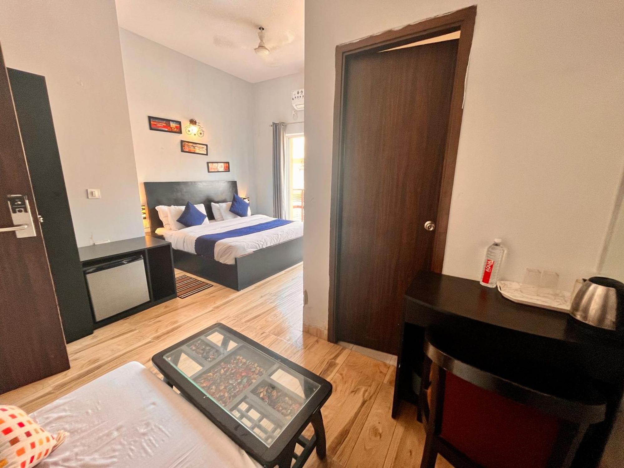 Pearl Grand Boutique Cottage In Omaxe Anandam Vrindavan - #Premium Ac Rooms With Balcony #Big Parking #Lift #Garden #Peaceful Area #Near Prem Mandir #Property Of The Year #Most Awarded Kültér fotó