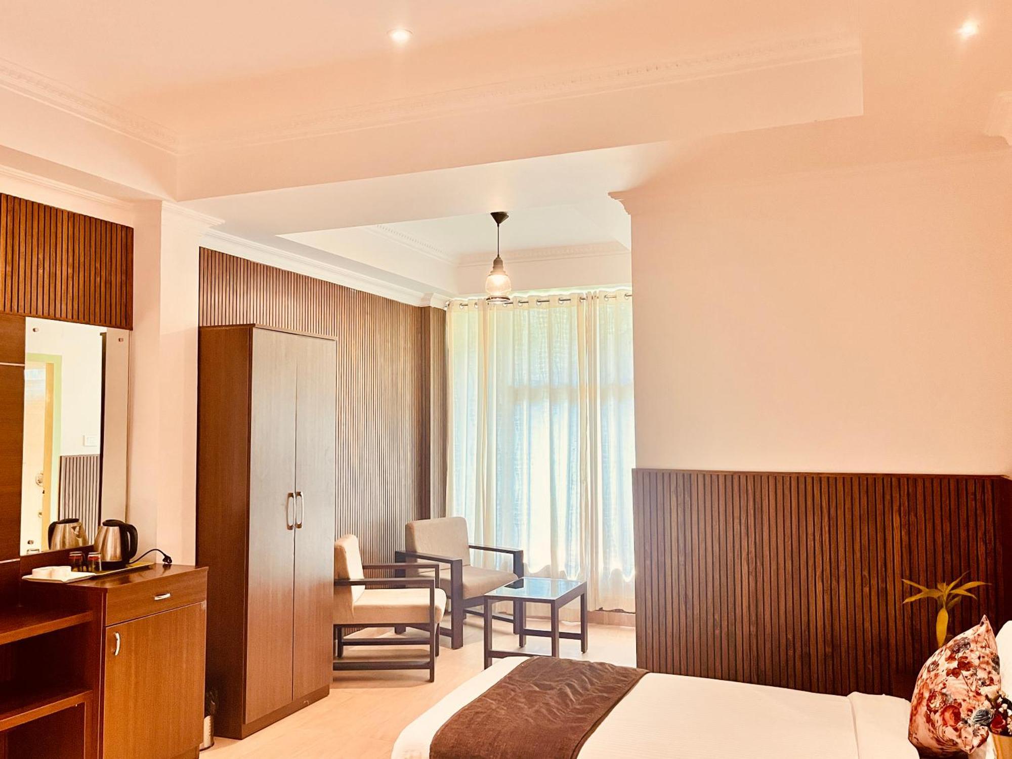 Pearl Grand Boutique Cottage In Omaxe Anandam Vrindavan - #Premium Ac Rooms With Balcony #Big Parking #Lift #Garden #Peaceful Area #Near Prem Mandir #Property Of The Year #Most Awarded Kültér fotó