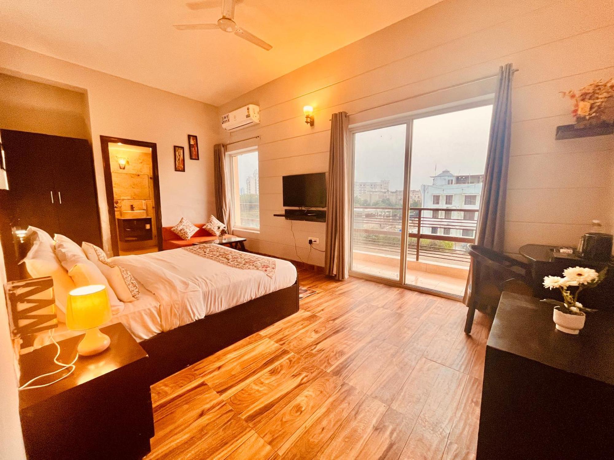 Pearl Grand Boutique Cottage In Omaxe Anandam Vrindavan - #Premium Ac Rooms With Balcony #Big Parking #Lift #Garden #Peaceful Area #Near Prem Mandir #Property Of The Year #Most Awarded Kültér fotó