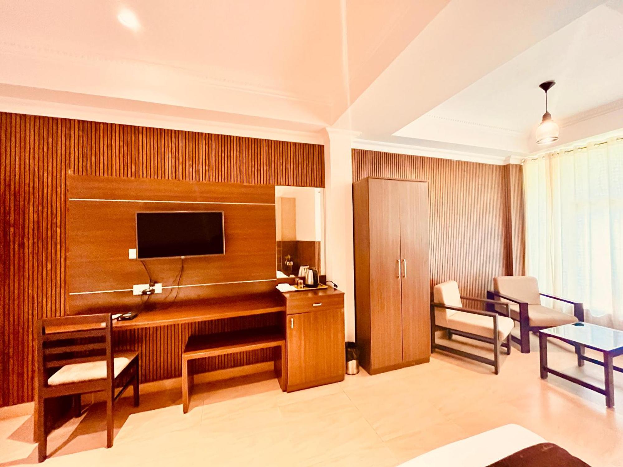 Pearl Grand Boutique Cottage In Omaxe Anandam Vrindavan - #Premium Ac Rooms With Balcony #Big Parking #Lift #Garden #Peaceful Area #Near Prem Mandir #Property Of The Year #Most Awarded Kültér fotó