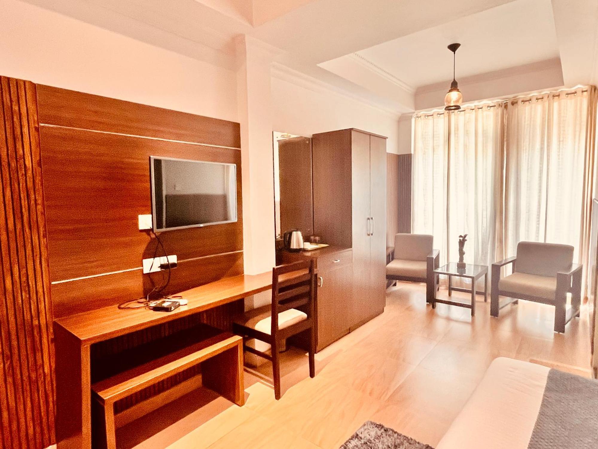 Pearl Grand Boutique Cottage In Omaxe Anandam Vrindavan - #Premium Ac Rooms With Balcony #Big Parking #Lift #Garden #Peaceful Area #Near Prem Mandir #Property Of The Year #Most Awarded Kültér fotó
