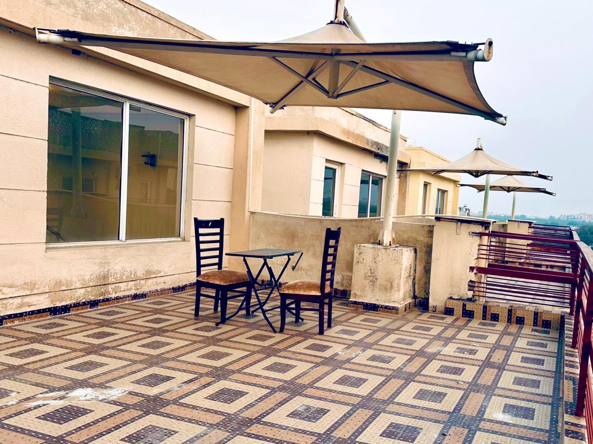 Pearl Grand Boutique Cottage In Omaxe Anandam Vrindavan - #Premium Ac Rooms With Balcony #Big Parking #Lift #Garden #Peaceful Area #Near Prem Mandir #Property Of The Year #Most Awarded Kültér fotó