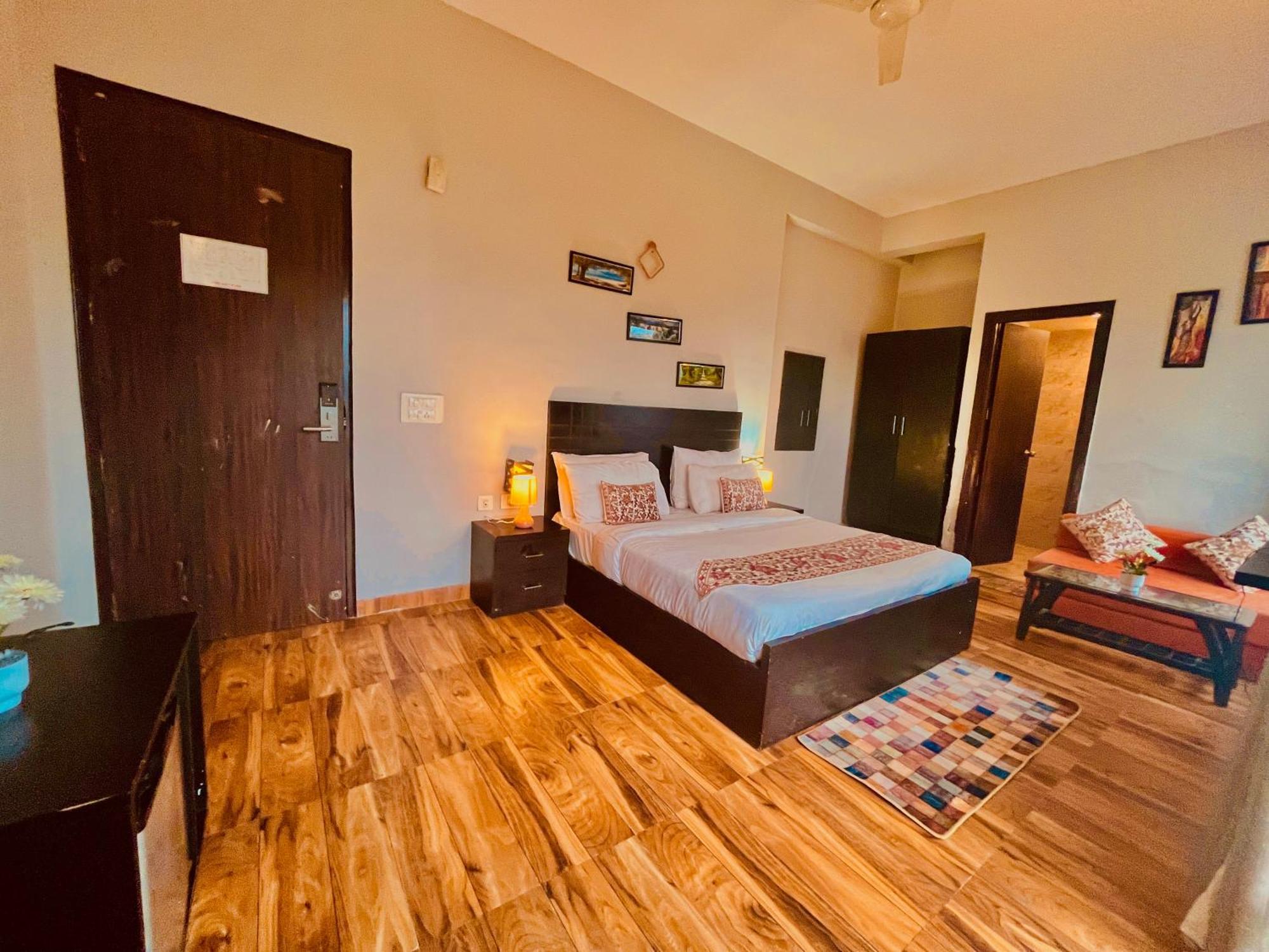 Pearl Grand Boutique Cottage In Omaxe Anandam Vrindavan - #Premium Ac Rooms With Balcony #Big Parking #Lift #Garden #Peaceful Area #Near Prem Mandir #Property Of The Year #Most Awarded Kültér fotó