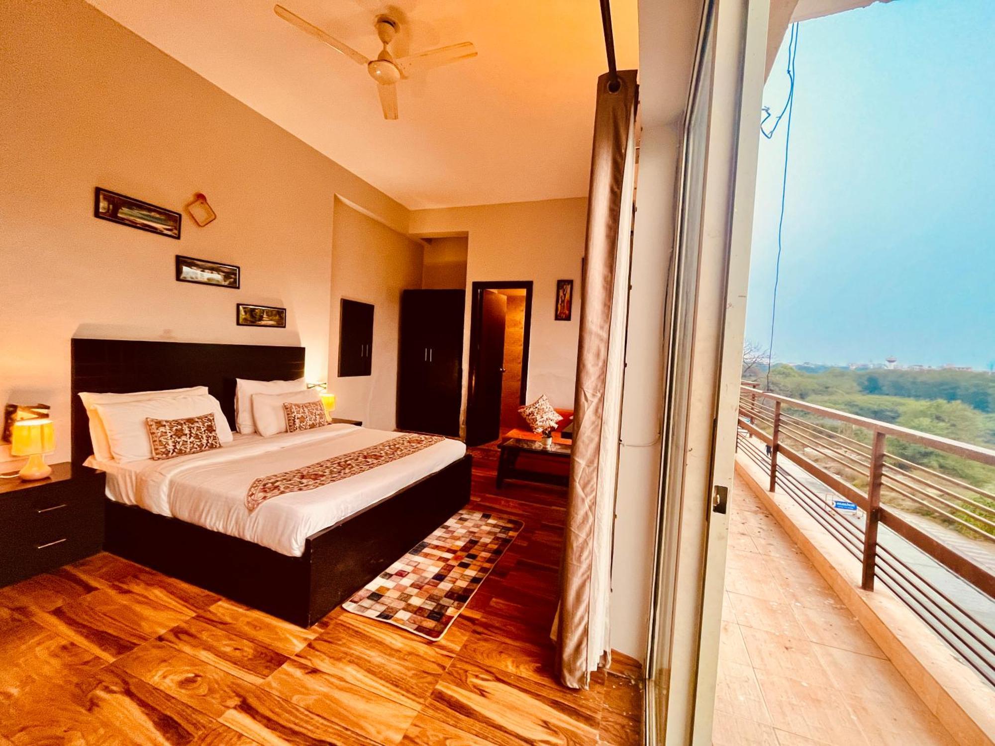 Pearl Grand Boutique Cottage In Omaxe Anandam Vrindavan - #Premium Ac Rooms With Balcony #Big Parking #Lift #Garden #Peaceful Area #Near Prem Mandir #Property Of The Year #Most Awarded Kültér fotó
