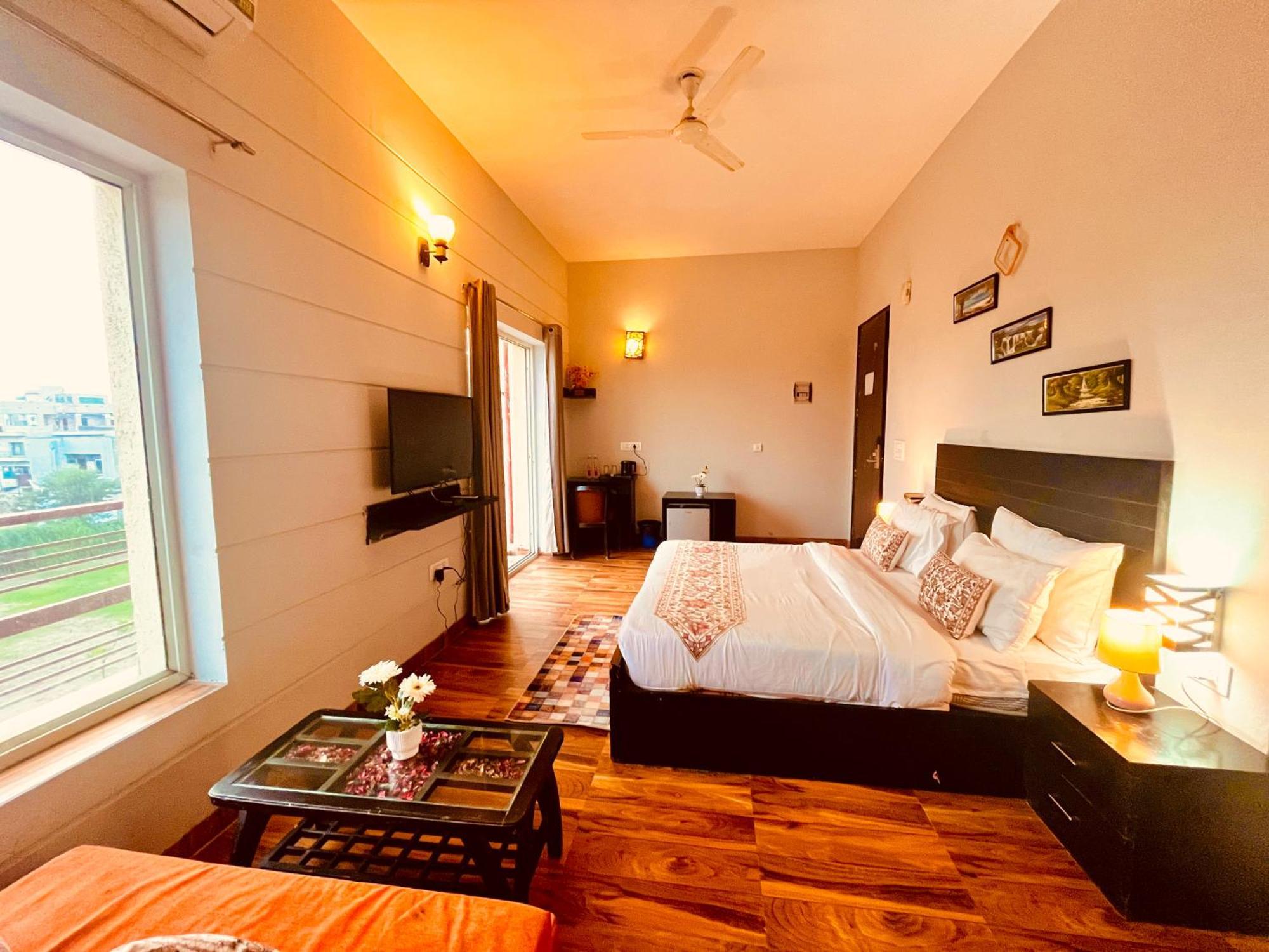 Pearl Grand Boutique Cottage In Omaxe Anandam Vrindavan - #Premium Ac Rooms With Balcony #Big Parking #Lift #Garden #Peaceful Area #Near Prem Mandir #Property Of The Year #Most Awarded Kültér fotó