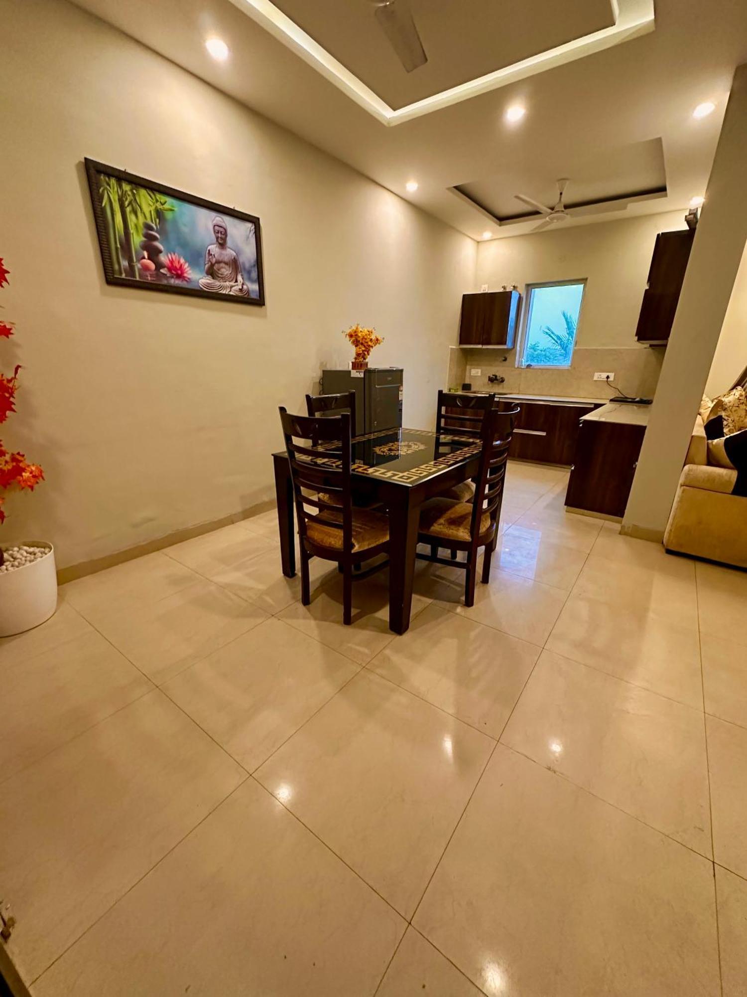 Pearl Grand Boutique Cottage In Omaxe Anandam Vrindavan - #Premium Ac Rooms With Balcony #Big Parking #Lift #Garden #Peaceful Area #Near Prem Mandir #Property Of The Year #Most Awarded Kültér fotó