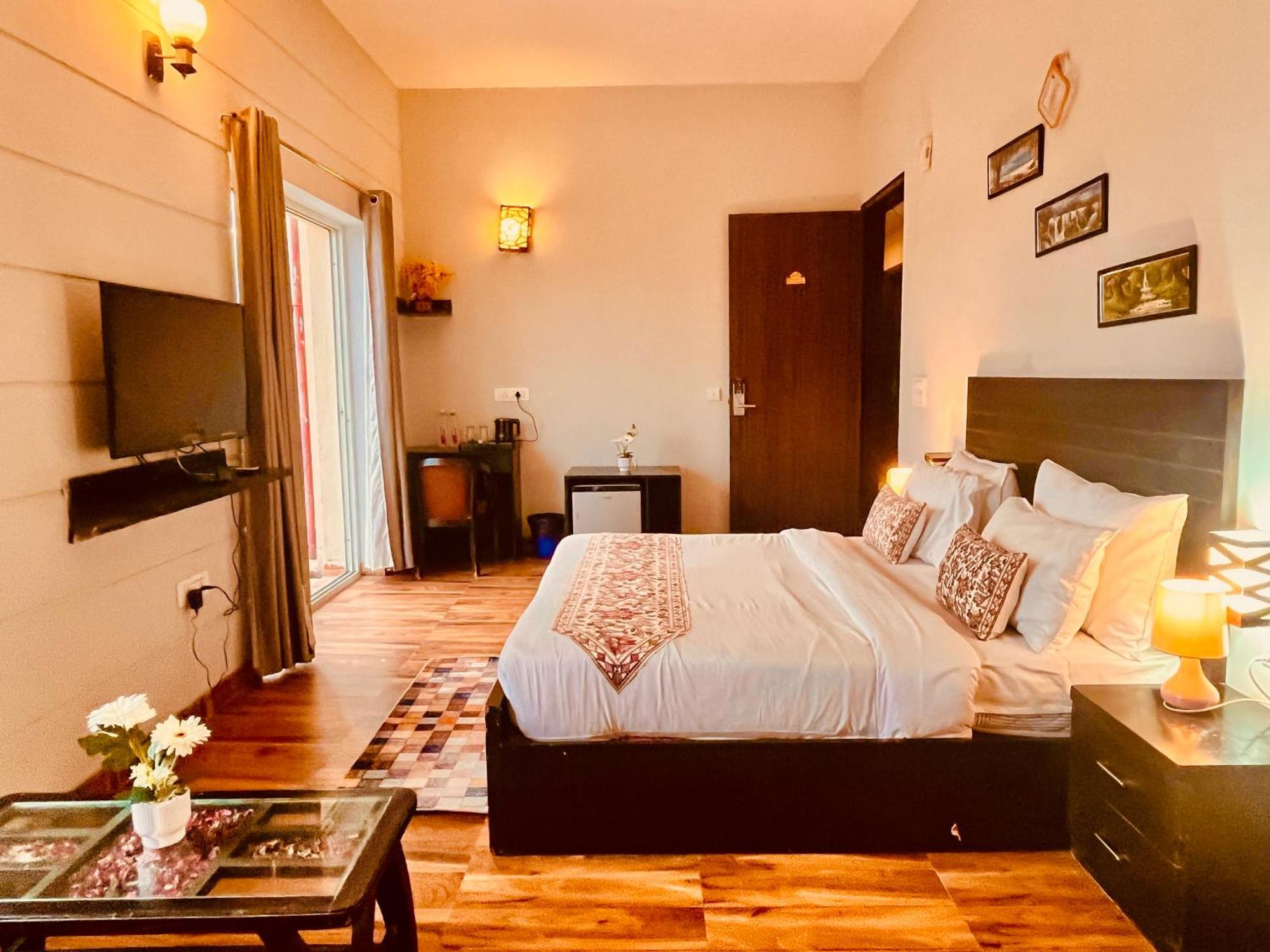 Pearl Grand Boutique Cottage In Omaxe Anandam Vrindavan - #Premium Ac Rooms With Balcony #Big Parking #Lift #Garden #Peaceful Area #Near Prem Mandir #Property Of The Year #Most Awarded Kültér fotó