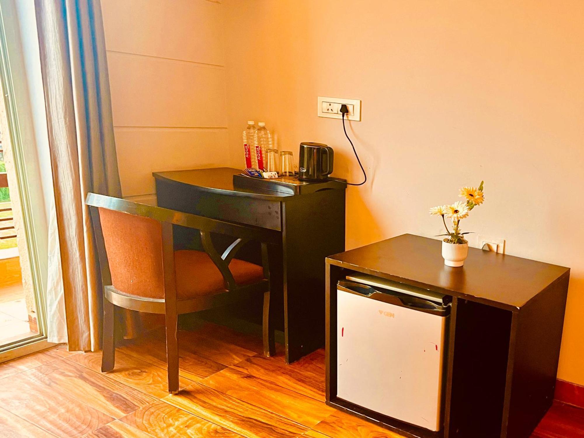 Pearl Grand Boutique Cottage In Omaxe Anandam Vrindavan - #Premium Ac Rooms With Balcony #Big Parking #Lift #Garden #Peaceful Area #Near Prem Mandir #Property Of The Year #Most Awarded Kültér fotó